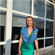 Profesora con especialidad de pedagogía terapéutica y disponible para enseñar el resto de materias a alumnos dd entre 0 a 15 años.